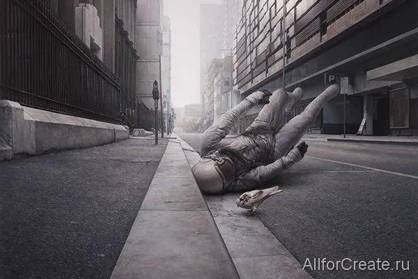 космонавт лежит на асфальте Jeremy Geddes